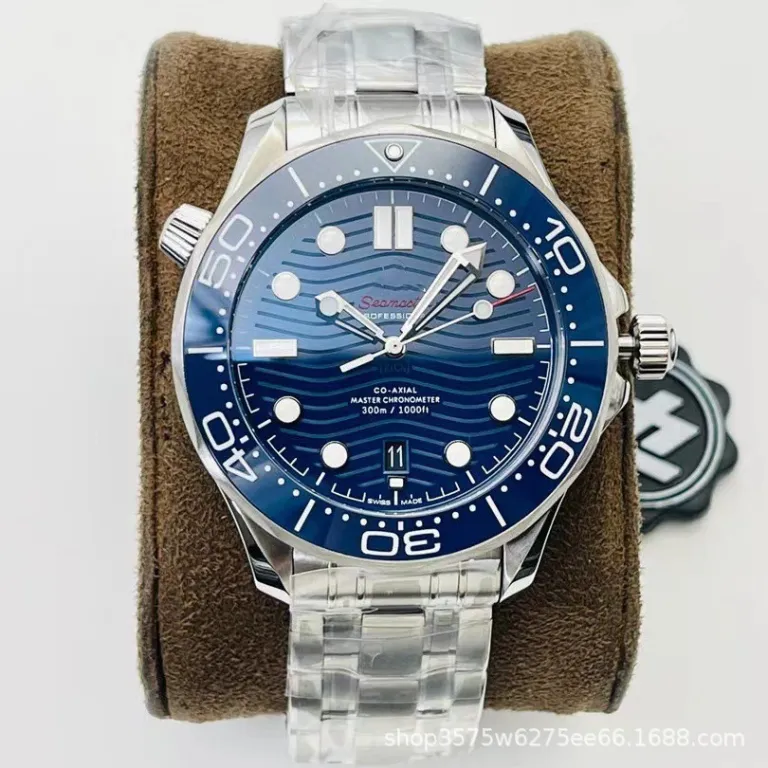ساعت مچی اتوماتیک مکانیکی غواصی شب‌نما از سری Seamaster امگا با موومان 8800 و 300 ساخت کارخانه VS