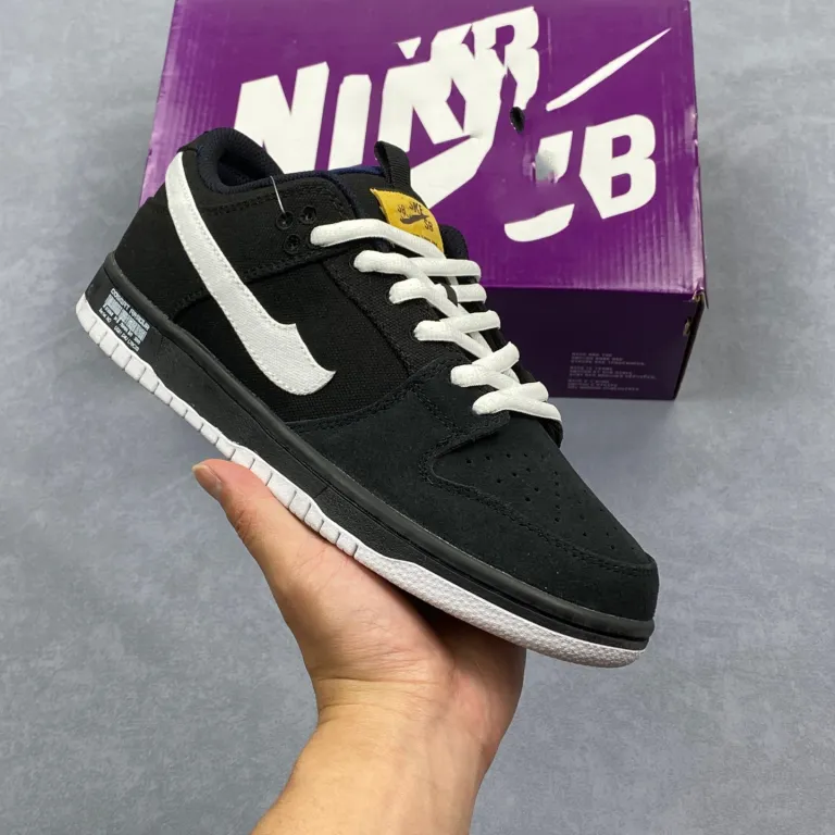 کفش اسنیکرز DUNK اورجینال پوتیان، مدل SB Low با گلدوزی برقی، مناسب بسکتبال و استفاده روزمره