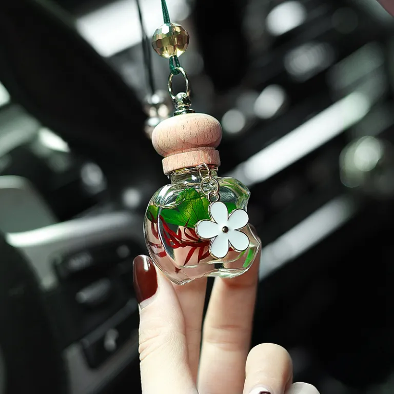 عطر آویز خودرو عمده کارخانه‌ای با رایحه ماندگار اسانس ملایم مناسب مردانه و زنانه