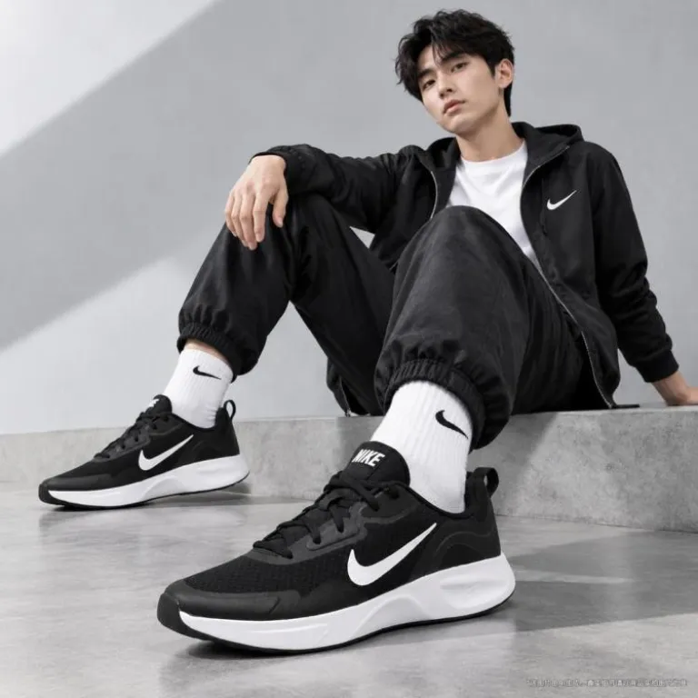 کفش ورزشی مردانه Nike WEARALLDAY با رویه مش، ضربه‌گیر و راحتی؛ سایز کوچک است، پیشنهاد می‌شود نیم سایز بزرگ‌تر سفارش دهید