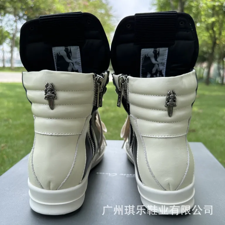 بوت ساق‌بلند چرم طبیعی مشکی طرح مثلث وارونه سایز بزرگ زیره ضخیم مدل Rick Owens