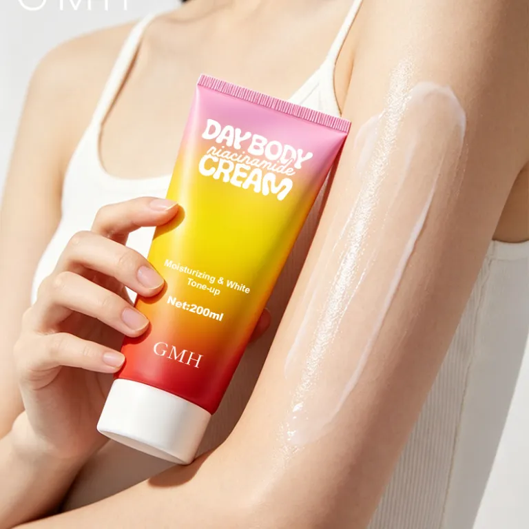 کرم بدن مرطوب‌کننده و روشن‌کننده Moisturizing White Tone-up Cream با بسته‌بندی تمام انگلیسی