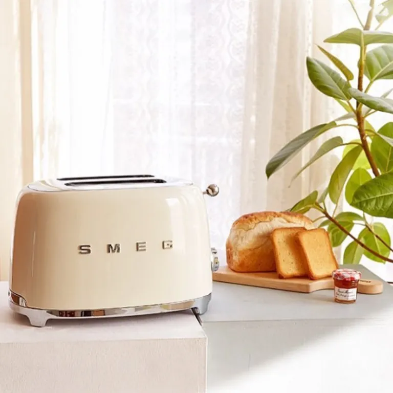 توستر چندکاره رترو SMEG TSF01، دستگاه برشته‌کن نان و گرم‌کن صبحانه خانگی