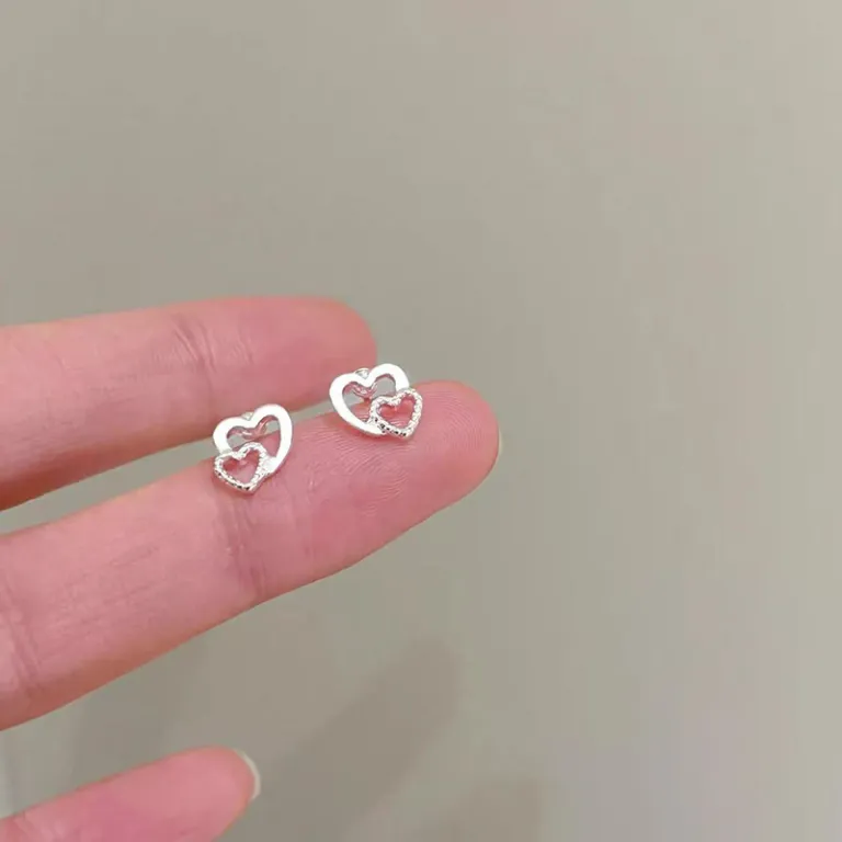 S925 گوشواره میخی نقره خالص با حس لوکس، شیک و همه‌پسند مناسب استایل، عمده از تولیدکننده برای فروش شب‌بازار و بساط