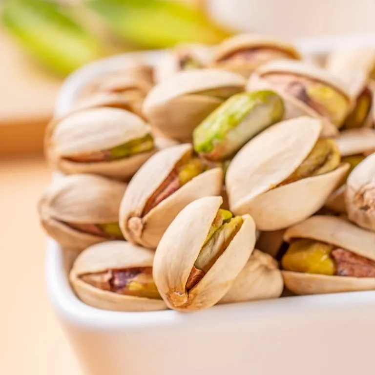 پسته شور جدید رنگ طبیعی درشت بسته‌بندی فروش عمده پسته شور آجیل شب عید