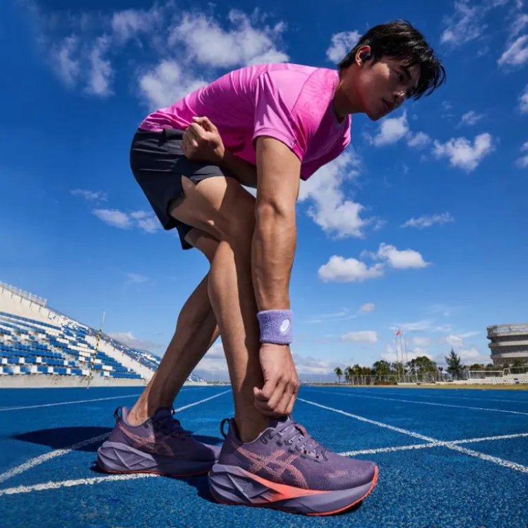 کفش دویدن سبک و تنفس‌پذیر ASICS NOVABLAST 5 مردانه با بازگشت انرژی