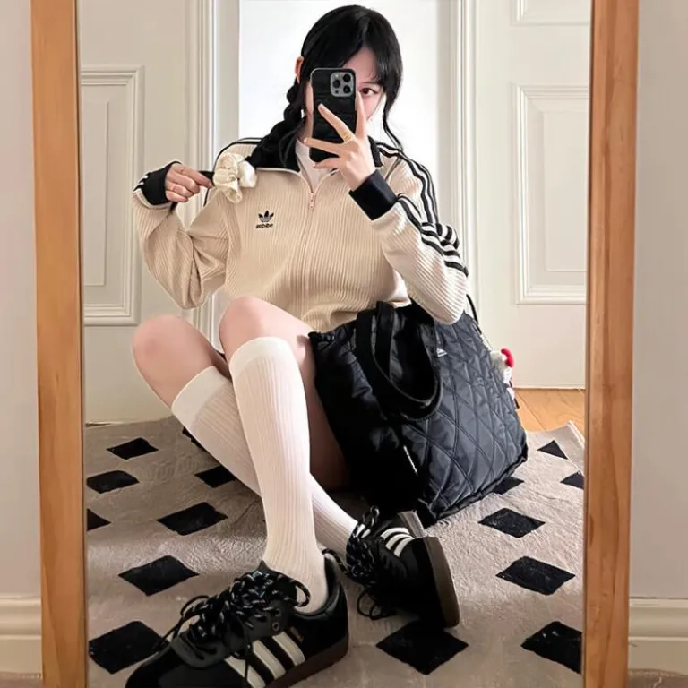 کاپشن یقه‌ایستاده adidas Originals طرح راه‌راه و بافت وافل، مناسب زنانه و مردانه، استایل اسپرت و شیک