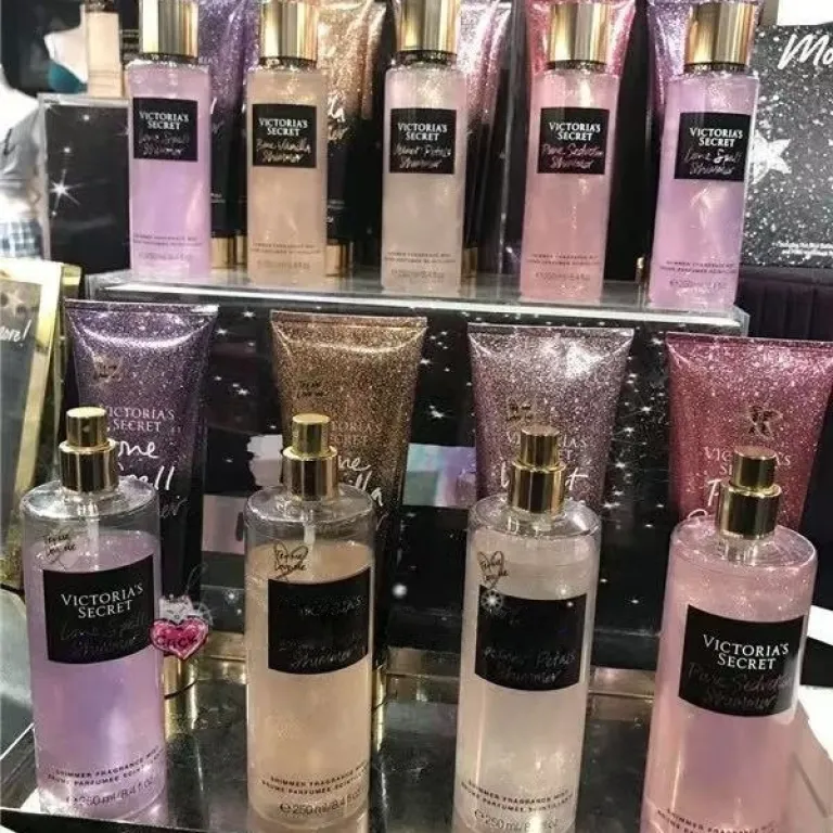اسپری بدن براق و معطر ویکتوریا سکرت با ماندگاری بالا - عمده و کراس بوردر