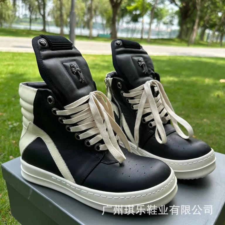 بوت ساق‌بلند چرم طبیعی مشکی طرح مثلث وارونه سایز بزرگ زیره ضخیم مدل Rick Owens