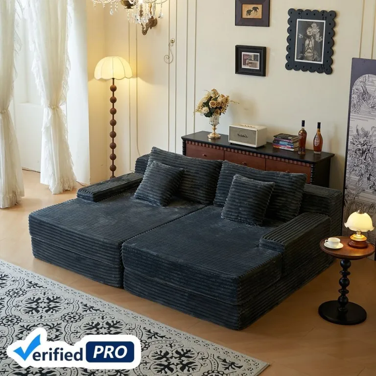 مبل راحتی مینیمال ایتالیایی با پارچه مخمل ابری راهراه، قابل تبدیل به تخت، مناسب ویلا و فضاهای بزرگ، با قابلیت فشردهسازی وکیوم