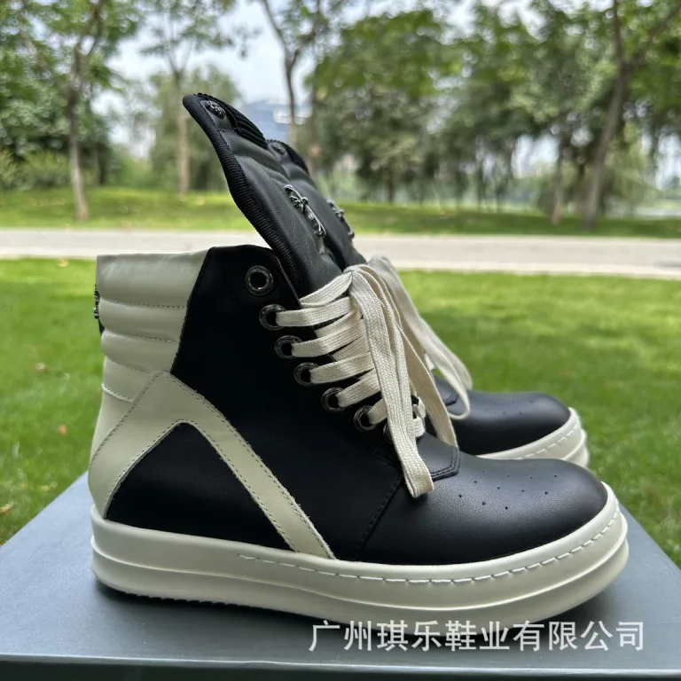 بوت ساق‌بلند چرم طبیعی مشکی طرح مثلث وارونه سایز بزرگ زیره ضخیم مدل Rick Owens