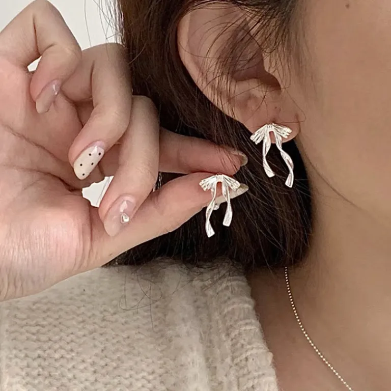 S925 گوشواره میخی نقره خالص با حس لوکس، شیک و همه‌پسند مناسب استایل، عمده از تولیدکننده برای فروش شب‌بازار و بساط
