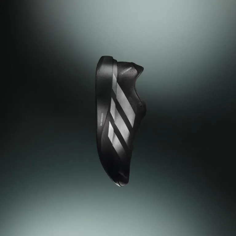 کفش دو ماراتن مسابقهای مردانه آدیداس adizero evo فوق سبک با ضربه‌گیری بالا، کفش سال FNAA