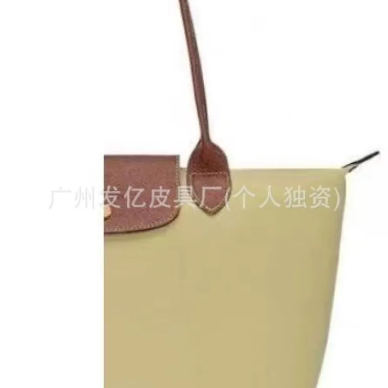 کیف توت فرانسوی طرح لونشان 70 با گلدوزی سالگرد، دوشی و دستی زنانه با ظرفیت بالا مدل پیراشکی