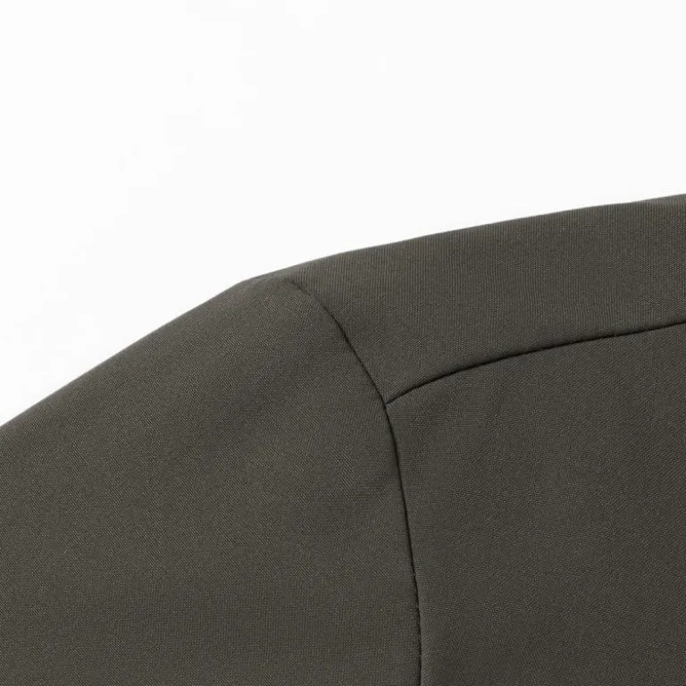 ژاکت مردانه رومون، مناسب فضای باز و نیمه‌رسمی، بهاره و پاییزه، با جیب‌های زیپ مخفی، با حس لوکس
