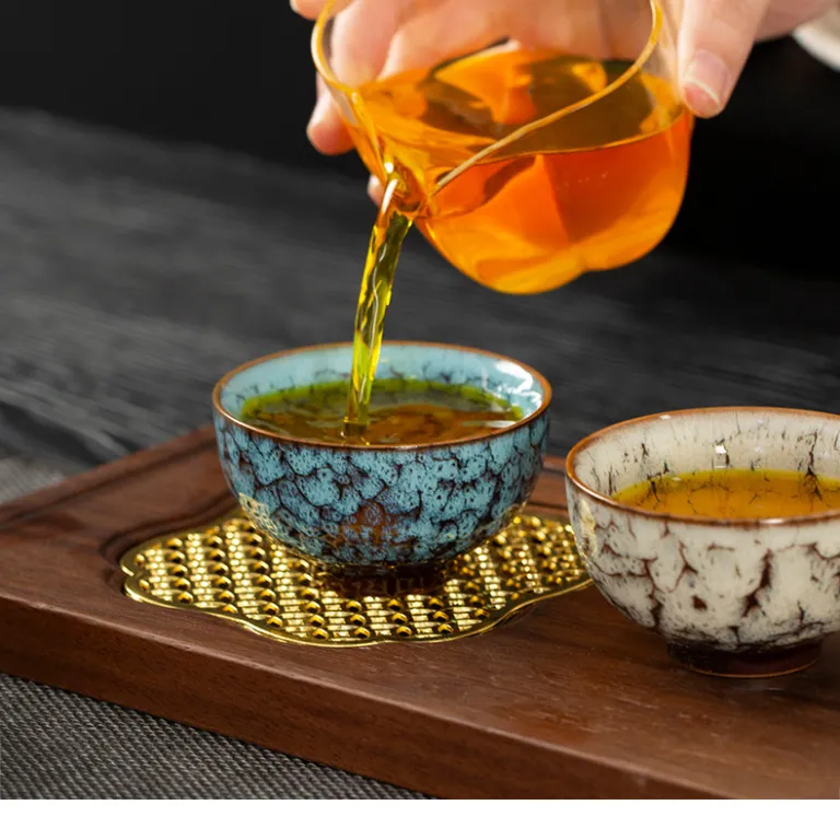 ست چای‌خوری سرامیکی با فنجان‌های لعاب‌دار تغییر رنگ‌دهنده 6، قوری و لوازم دم‌آوری چای، بسته هدیه کاربردی