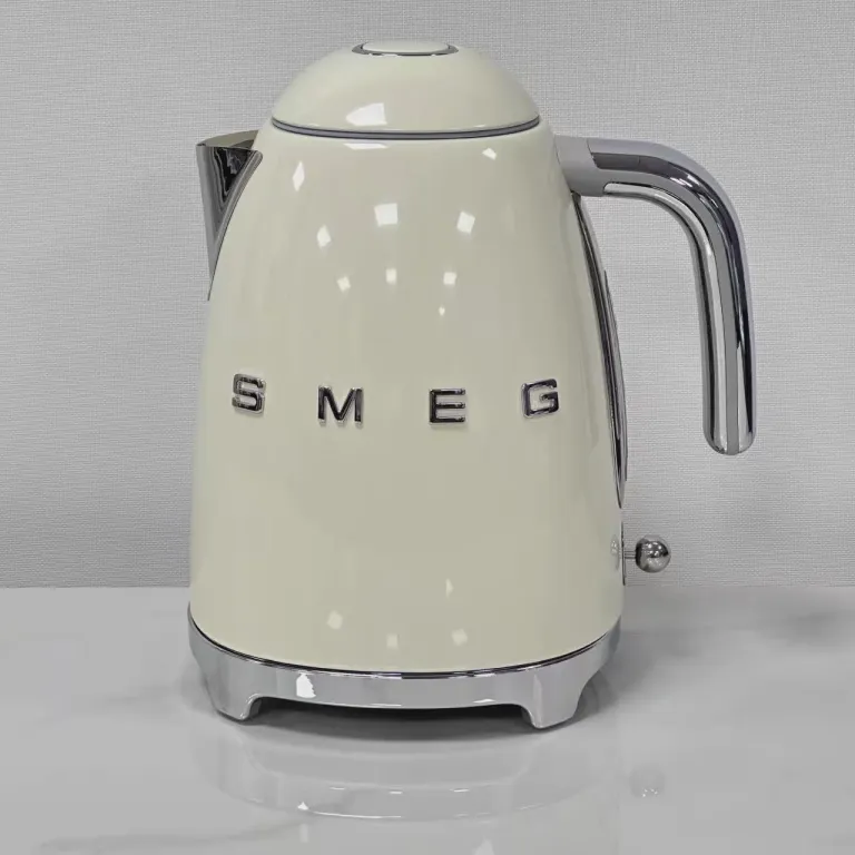 کتری برقی SMEG KLF03 خانگی با طراحی رترو، کنترل دما، بدنه استیل ضدزنگ، جوش‌آوری و گرم نگه‌داشتن، مخصوص اروپا