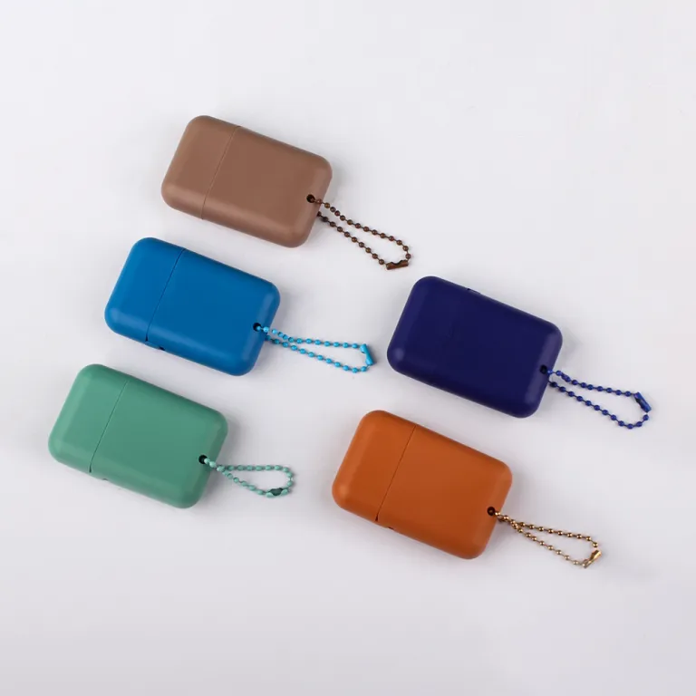 سفارشی‌سازی چوب بینی 1.8ml*2 بسته‌بندی چوب بینی دو سوراخه با درب لولایی، بطری استنشاقی با سوراخ، قابل اتصال بند، لوله خالی چوب بینی