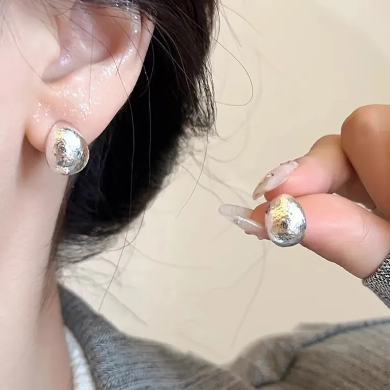 S925 گوشواره میخی نقره خالص با حس لوکس، شیک و همه‌پسند مناسب استایل، عمده از تولیدکننده برای فروش شب‌بازار و بساط