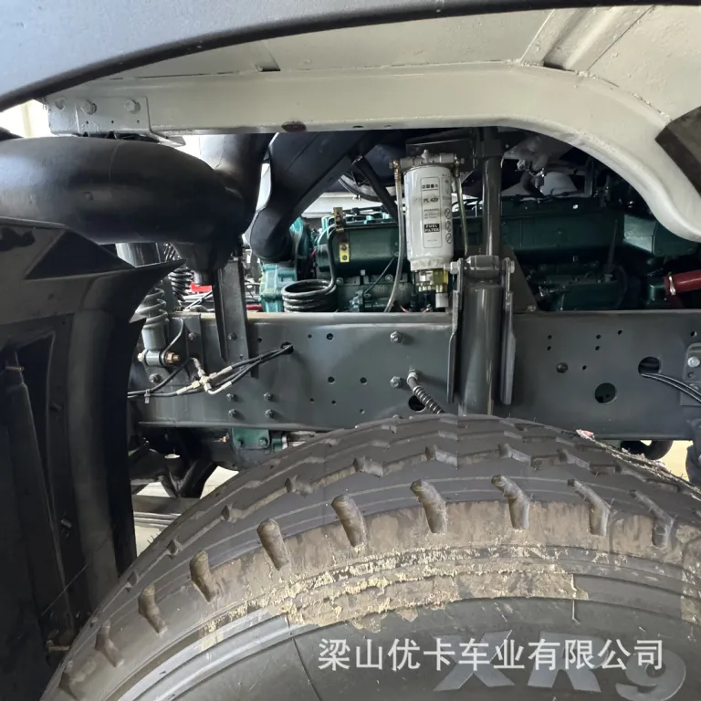 کشنده هاوو SINOTRUK 6X4 محور 420 اسب بخار دنده دستی نسخه صادراتی