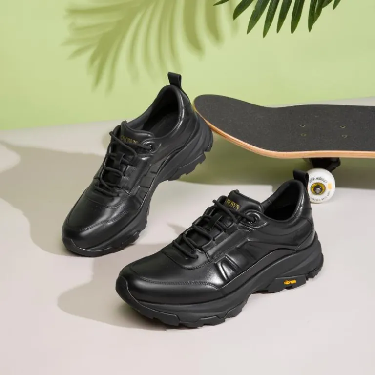 کفش چرم مردانه کلاسیک راحتی فضای باز با زیره Vibram مدل فروشگاهی برند Crown