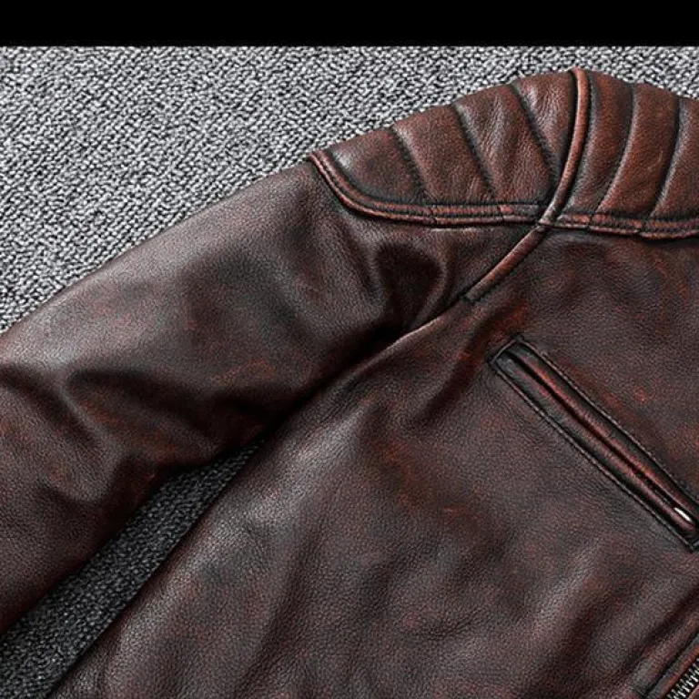 کت چرم مردانه پاکستانی با طرح چرم طبیعی یقه ایستاده قهوه‌ای مایل به قرمز سبک وینتیج آمریکایی