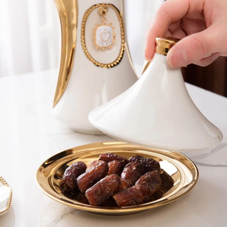 ست چای‌خوری عربی دبی خاورمیانه، آویز، فنجان و نعلبکی طلایی، کتری کاخ، ست عصرانه صادراتی