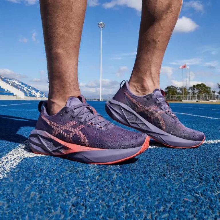 کفش دویدن سبک و تنفس‌پذیر ASICS NOVABLAST 5 مردانه با بازگشت انرژی