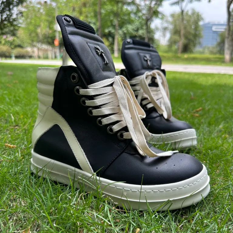 بوت ساق‌بلند چرم طبیعی مشکی طرح مثلث وارونه سایز بزرگ زیره ضخیم مدل Rick Owens