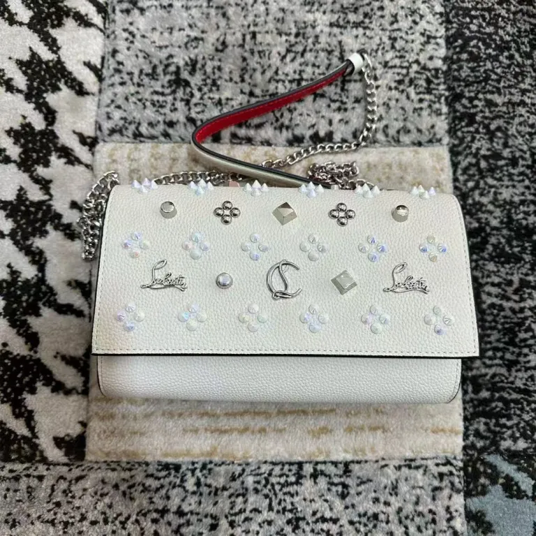 کیف دوشی زنانه طرح Christian Louboutin با پرچ و کف قرمز
