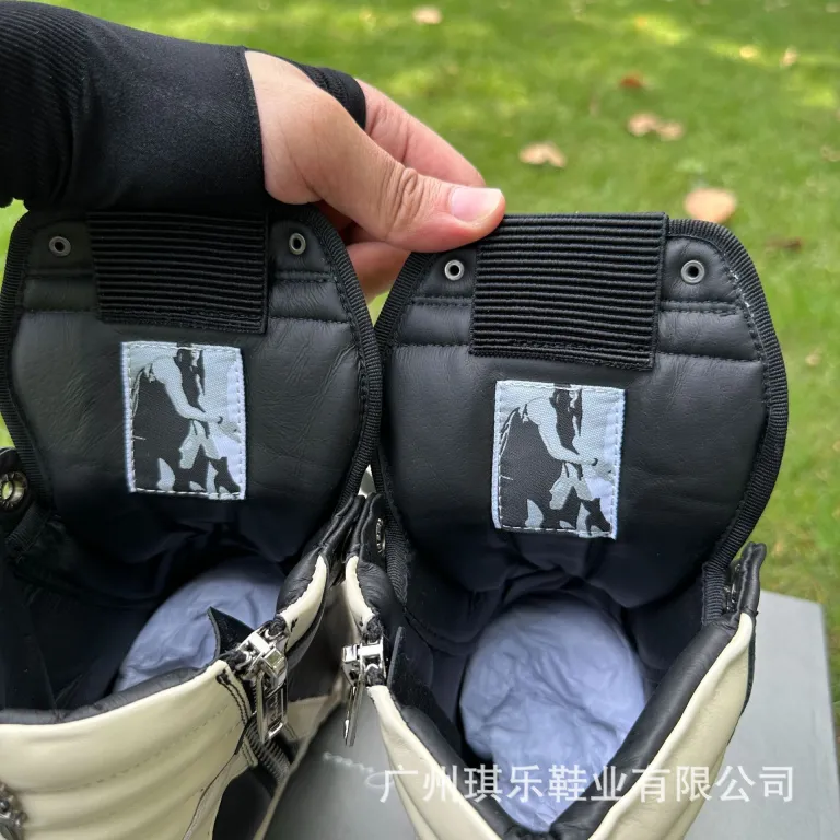بوت ساق‌بلند چرم طبیعی مشکی طرح مثلث وارونه سایز بزرگ زیره ضخیم مدل Rick Owens