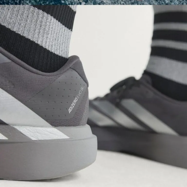 کفش دو ماراتن مسابقهای مردانه آدیداس adizero evo فوق سبک با ضربه‌گیری بالا، کفش سال FNAA
