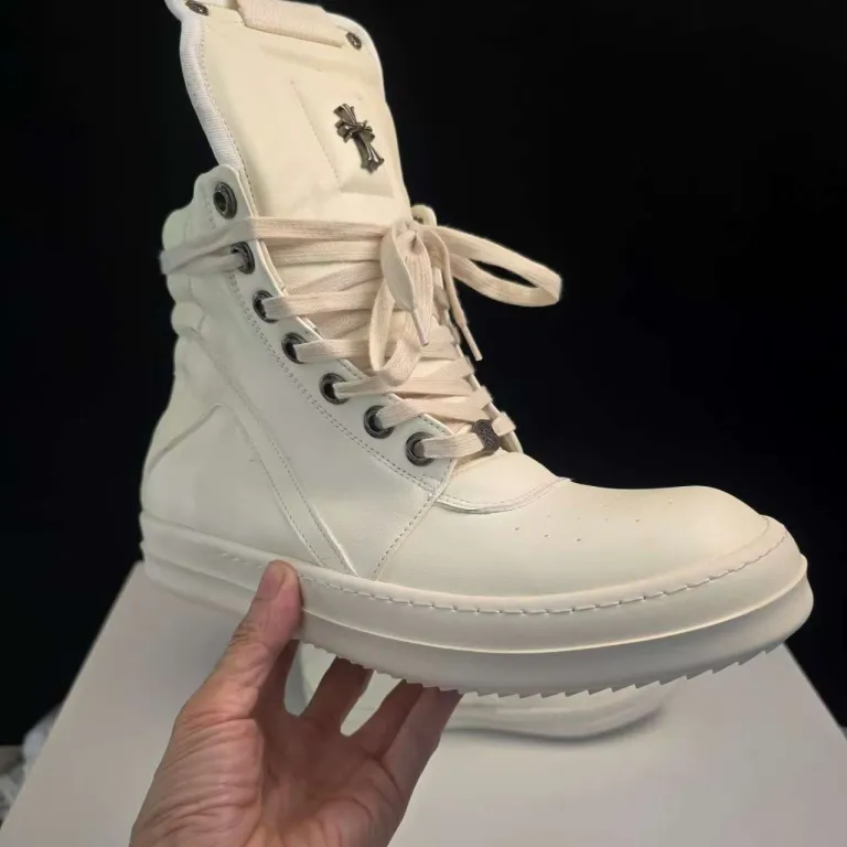بوت ساق‌بلند چرم طبیعی مشکی طرح مثلث وارونه سایز بزرگ زیره ضخیم مدل Rick Owens
