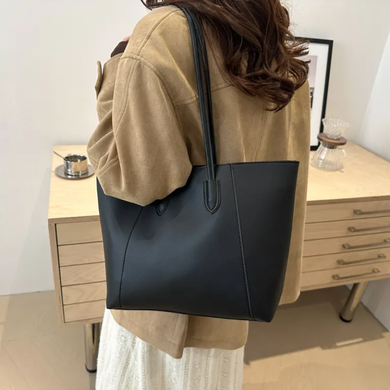 کیف توت بزرگ زنانه مدل جدید زمستانی مناسب محل کار و استفاده روزمره شیک و خاص