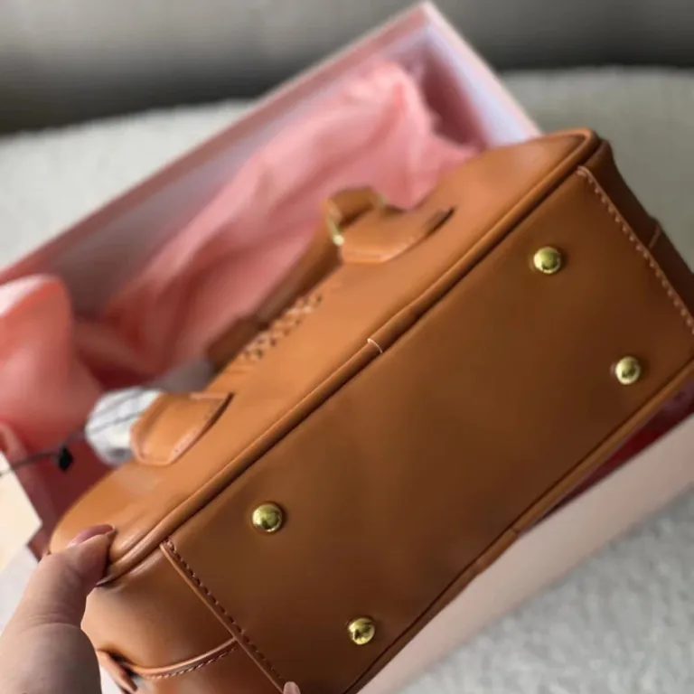 کیف دستی کوچک بوستون بولینگ بالشی مدل جدید miu قابل استفاده به صورت دوشی و کراس بادی