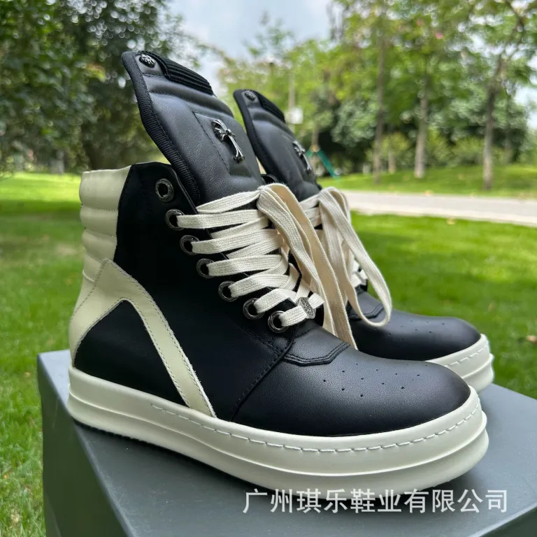 بوت ساق‌بلند چرم طبیعی مشکی طرح مثلث وارونه سایز بزرگ زیره ضخیم مدل Rick Owens