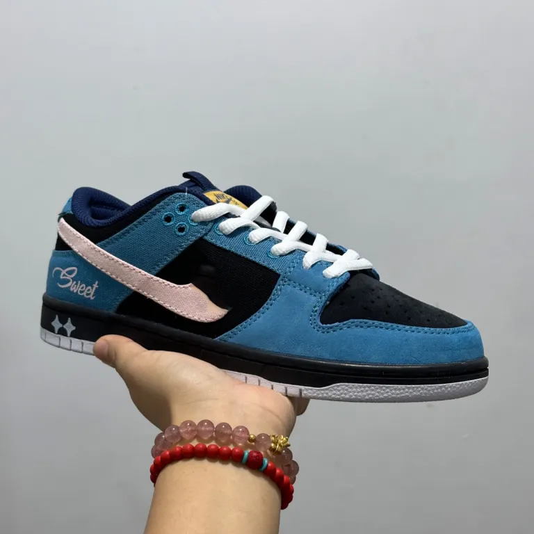 کفش اسنیکرز DUNK اورجینال پوتیان، مدل SB Low با گلدوزی برقی، مناسب بسکتبال و استفاده روزمره