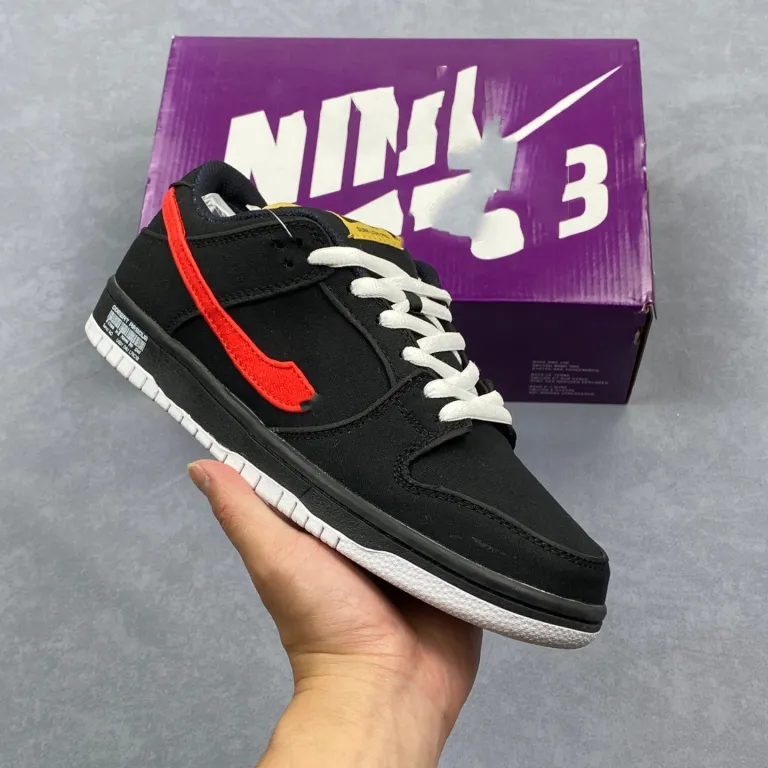 کفش اسنیکرز DUNK اورجینال پوتیان، مدل SB Low با گلدوزی برقی، مناسب بسکتبال و استفاده روزمره