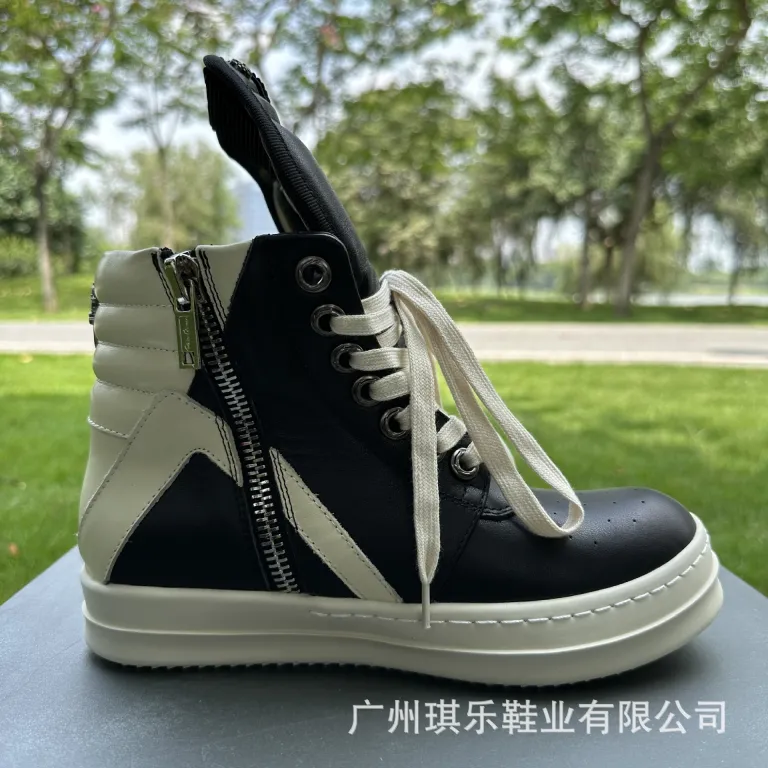 بوت ساق‌بلند چرم طبیعی مشکی طرح مثلث وارونه سایز بزرگ زیره ضخیم مدل Rick Owens