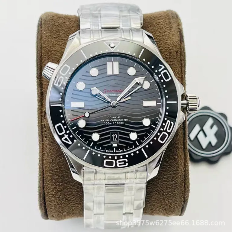ساعت مچی اتوماتیک مکانیکی غواصی شب‌نما از سری Seamaster امگا با موومان 8800 و 300 ساخت کارخانه VS