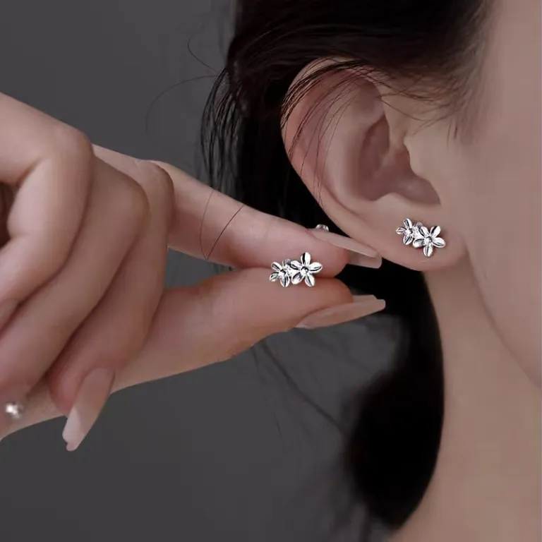 S925 گوشواره میخی نقره خالص با حس لوکس، شیک و همه‌پسند مناسب استایل، عمده از تولیدکننده برای فروش شب‌بازار و بساط