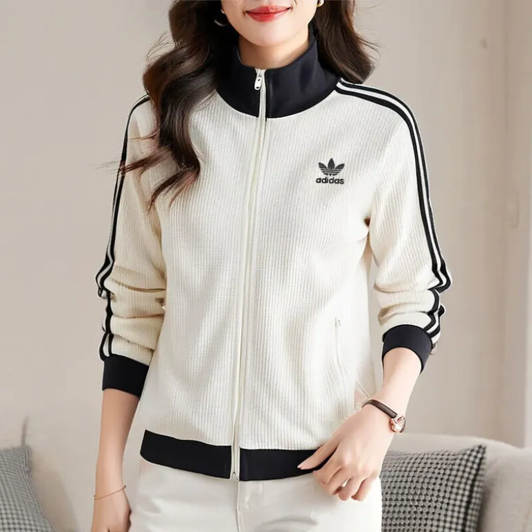 کاپشن یقه‌ایستاده adidas Originals طرح راه‌راه و بافت وافل، مناسب زنانه و مردانه، استایل اسپرت و شیک