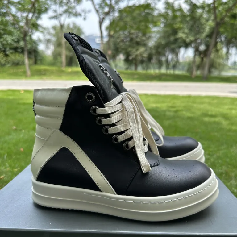 بوت ساق‌بلند چرم طبیعی مشکی طرح مثلث وارونه سایز بزرگ زیره ضخیم مدل Rick Owens