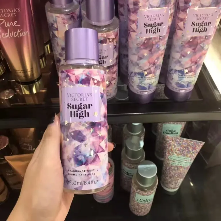 اسپری بدن براق و معطر ویکتوریا سکرت با ماندگاری بالا - عمده و کراس بوردر