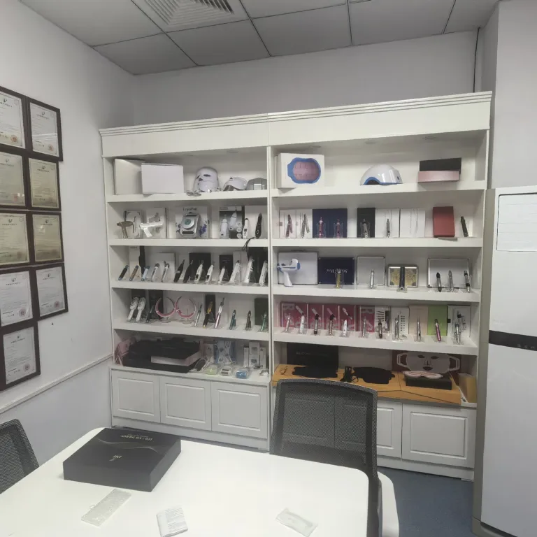 کلاه مراقبت از پوست سر با نور قرمز LED دارای 272 عدد لامپ، دستگاه زیبایی مراقبت از مو، موجودی عمده کارخانه