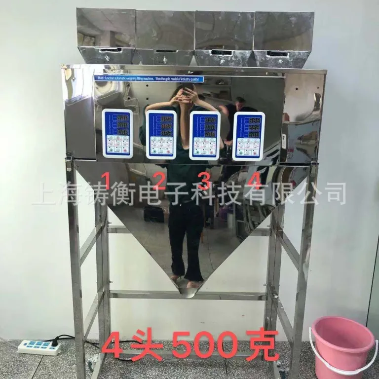 دستگاه بسته‌بندی کوچک فلفل قرمز خشک 500-1000 گرمی با فیدر ویبره دقیق و توزین