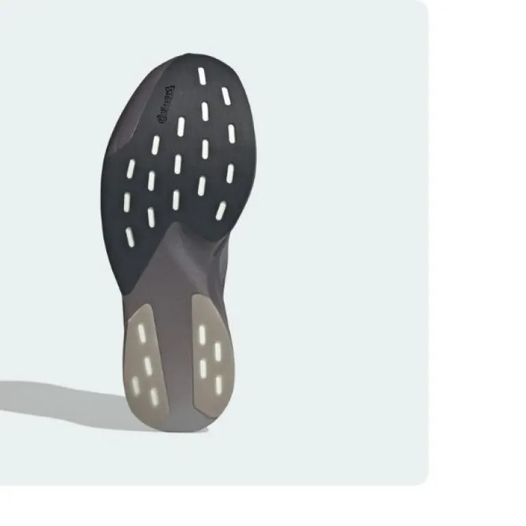 کفش دو ماراتن مسابقهای مردانه آدیداس adizero evo فوق سبک با ضربه‌گیری بالا، کفش سال FNAA