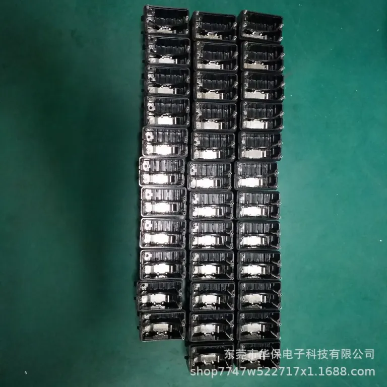 جعبه کنترل چراغهای LED اصلاحشده جیپ رانگلر، پنل کلید 6 کاناله با فیوز و رله
