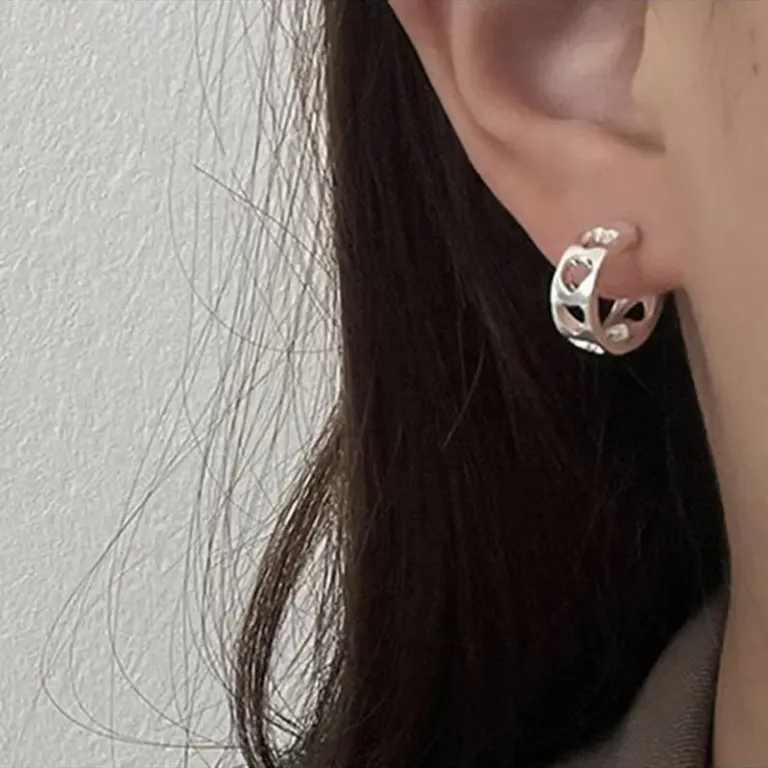 S925 گوشواره میخی نقره خالص با حس لوکس، شیک و همه‌پسند مناسب استایل، عمده از تولیدکننده برای فروش شب‌بازار و بساط