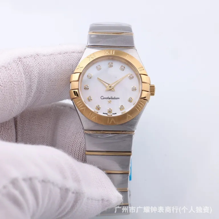 ساعت مچی زنانه جدید وارداتی کوارتز اومگا کونستلیشن با صفحه صدفی 28MM سه عقربه نگین‌دار تقویم‌دار شب‌نما بند استیل